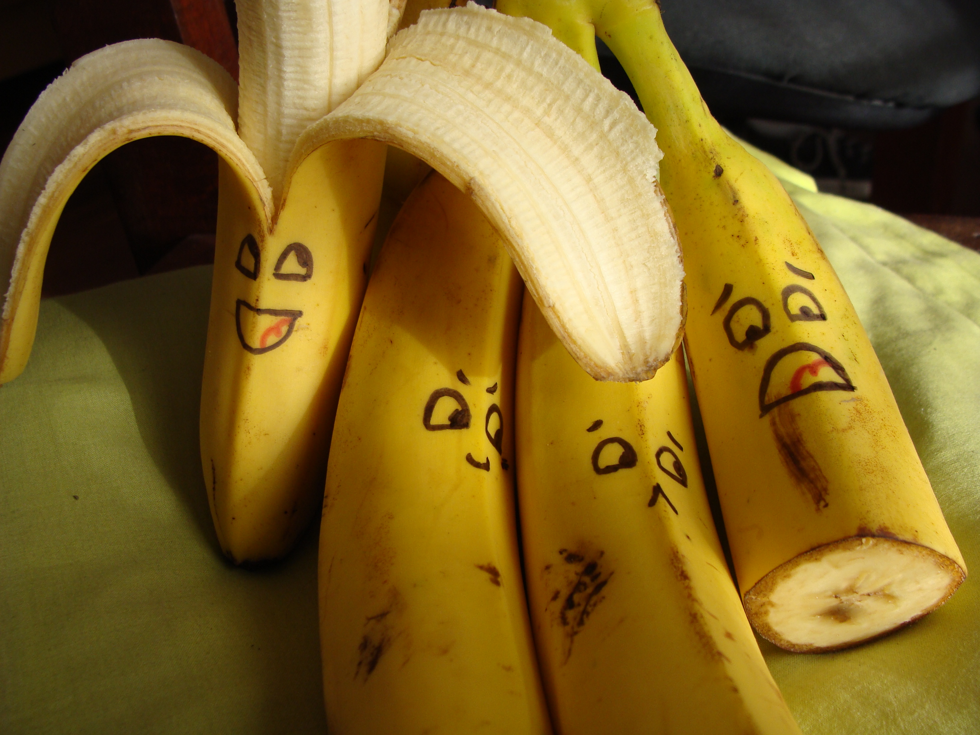 Bananas__D_by_Paw_BR